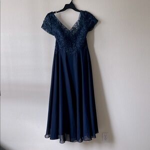 Elegant Navy Blue Lace Evening Dress